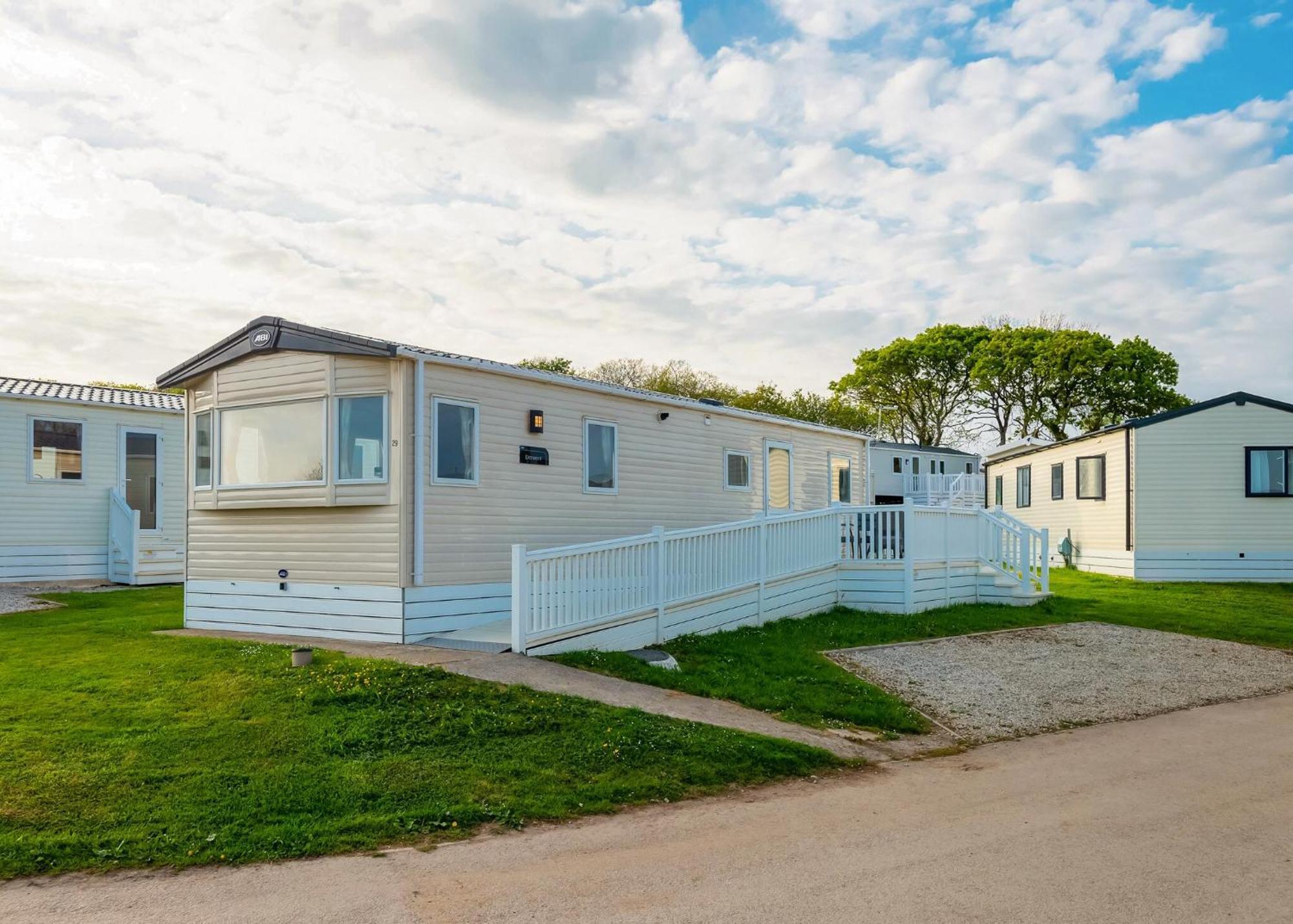 Meadow Lakes Holiday Park St Austell Exteriér fotografie