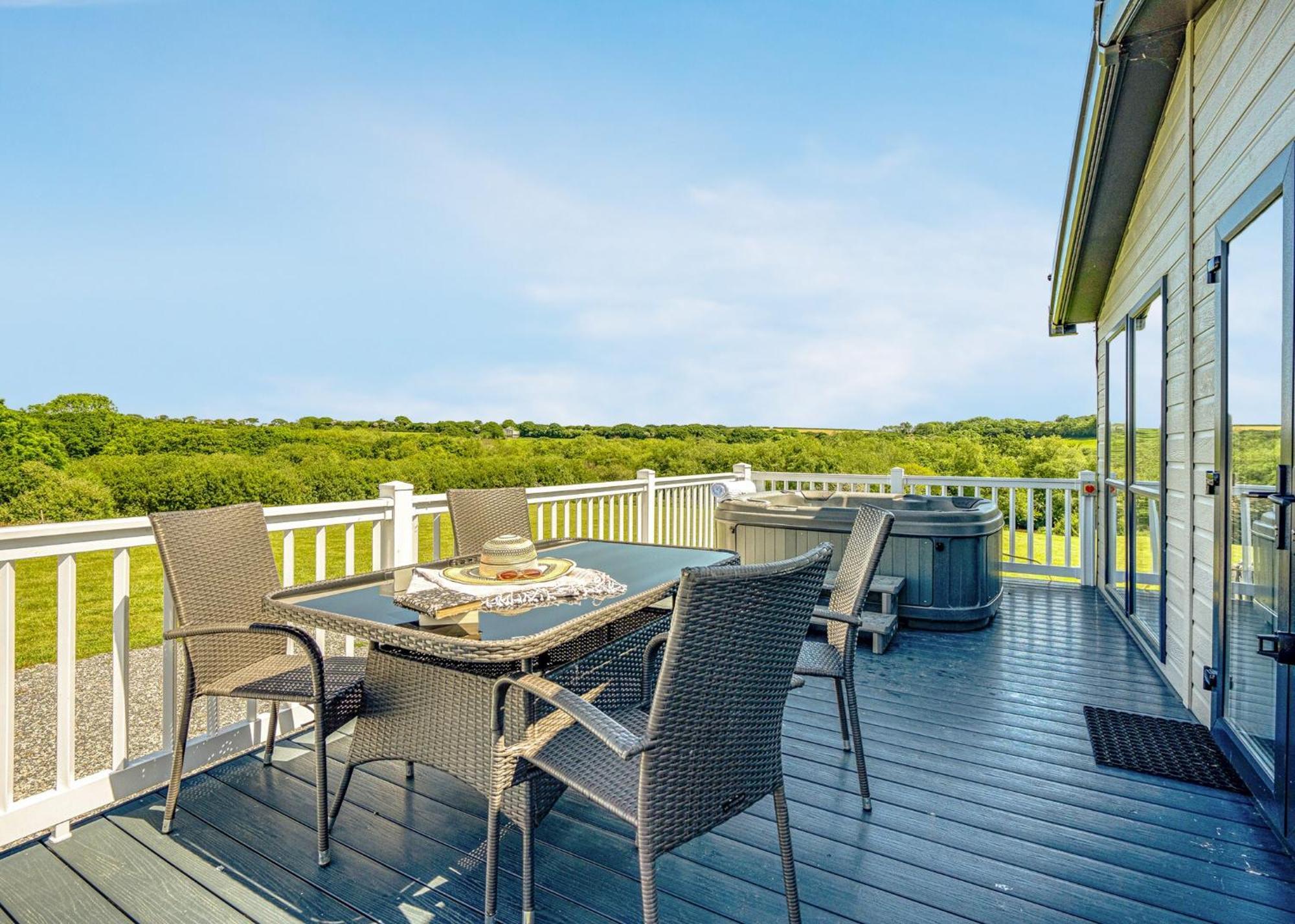 Meadow Lakes Holiday Park St Austell Exteriér fotografie