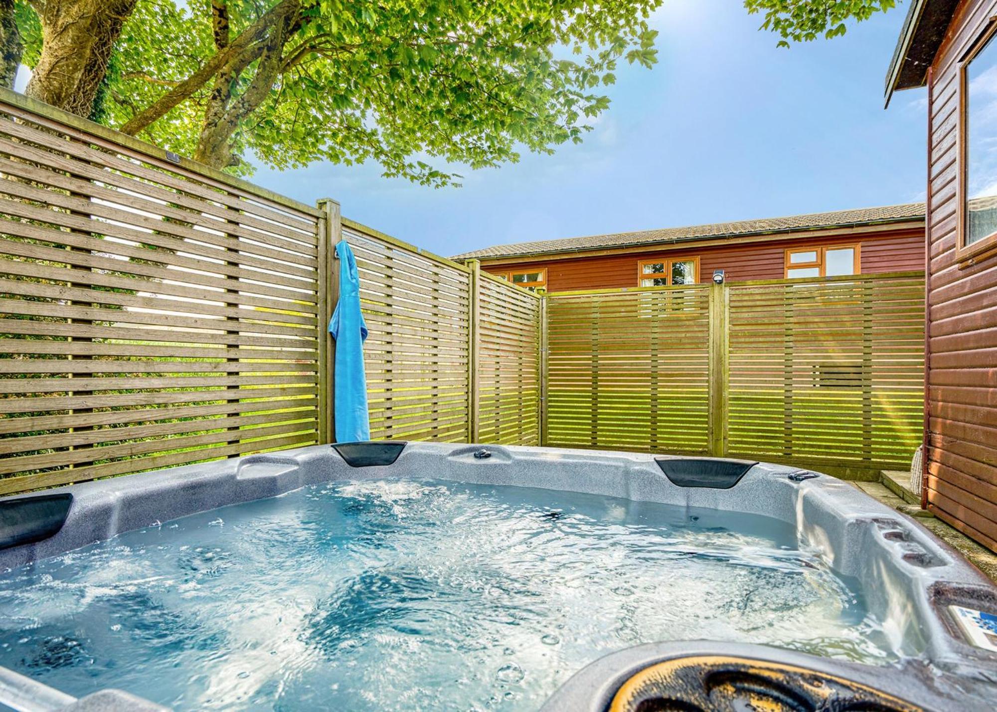 Meadow Lakes Holiday Park St Austell Exteriér fotografie